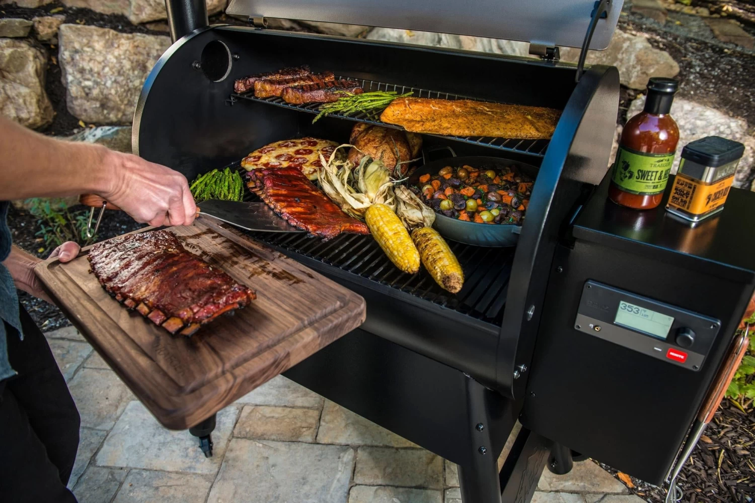 Traeger Pro 575 Black WiFi-Enabled Pellet Grill 5 Traeger Pro 575 Black WiFi-Enabled Pellet Grill - Image 3