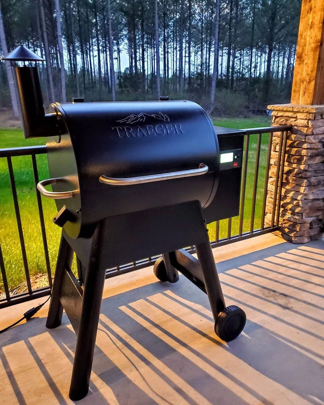 Traeger Pro 575 Black WiFi-Enabled Pellet Grill 4 Traeger Pro 575 Black WiFi-Enabled Pellet Grill - Image 2