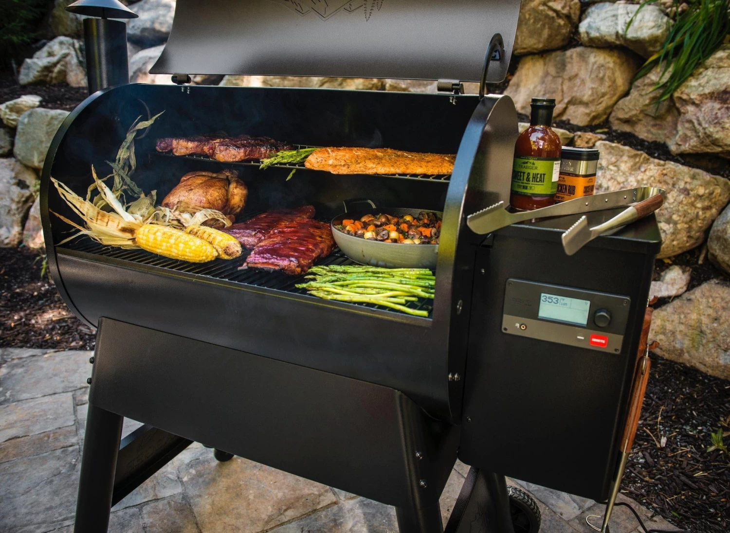 Traeger Black Pro 780 WiFi-Enabled Pellet Grill 4 Traeger Black Pro 780 WiFi-Enabled Pellet Grill - Image 2