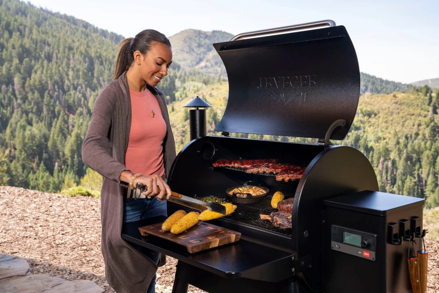 Traeger Black Pro 780 WiFi-Enabled Pellet Grill 8 Traeger Black Pro 780 WiFi-Enabled Pellet Grill - Image 6